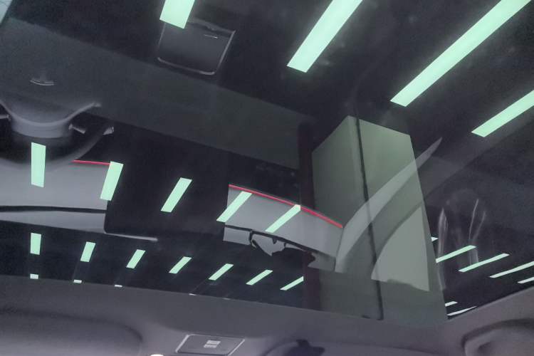 Used Tesla Model Y 2023 High-Performance All-Wheel-Drive Version Headliner