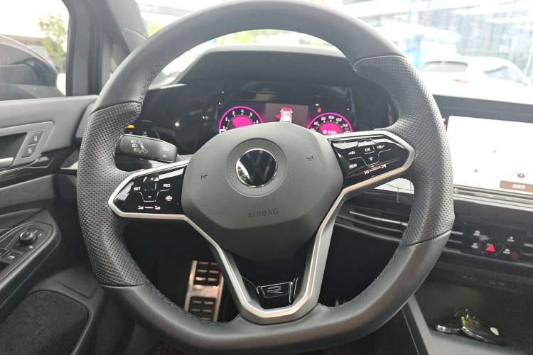 Used Volkswagen Golf 2023 Facelift 280TSI DSG R-Line Lite Steering Wheel