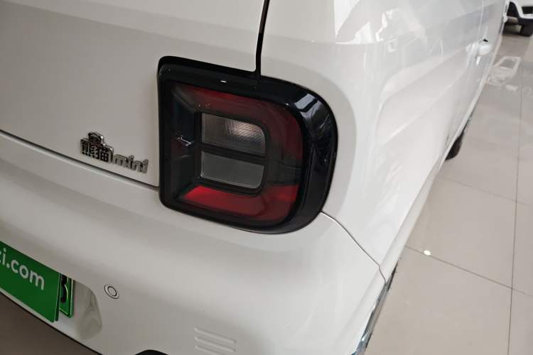 Used Geely Galaxy Panda 2024 Panda Mini 200km Endurance Bear Right Rear Taillight