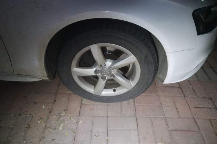 Used Audi A4L 2015 35 TFSI Automatic Standard Model Right Front Wheel Hub