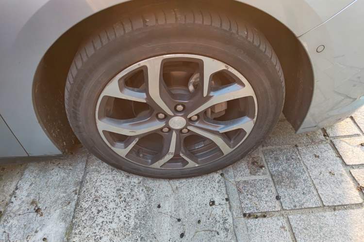 Used Buick VELITE 5 2017 Stylish Extended-Range Model