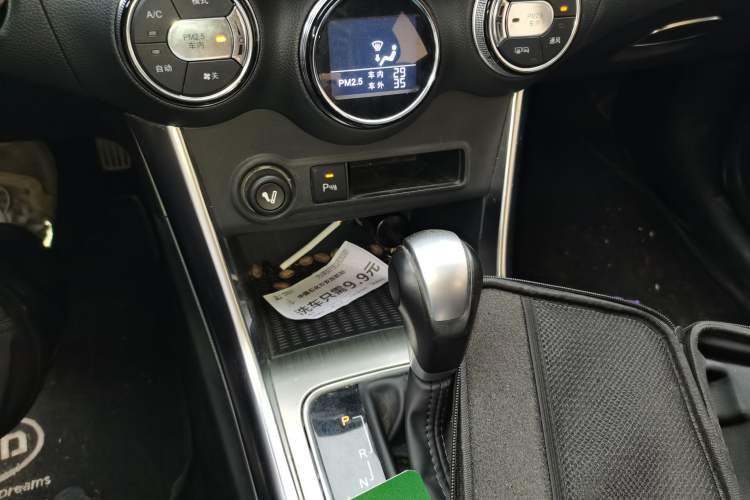 Used BYD Song 2016 Gaishi Edition 1.5TID Automatic Luxury Model Gear Lever