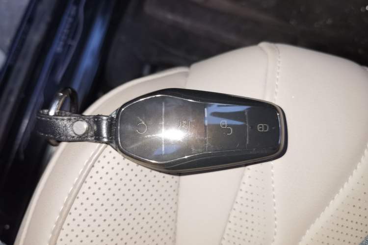 Used BYD Tang New Energy 2024 DM-i Glory Edition 112KM Prestige Model Vehicle Key