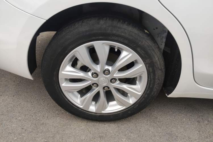 Used Buick GT 2021 Revised Version Flagship 1.5L Automatic Entry-Level Trim Right Rear Wheel Hub