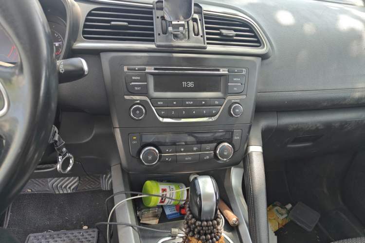 Used Renault Kadjar 2017 2.0L Two-Wheel Drive Comfort Edition Audio And AC Panel