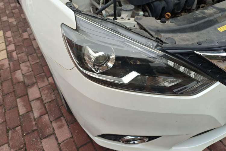 Used Nissan Sylphy 2019 1.6XV CVT Smart Connect Luxury Edition China V Standard Right Front Headlight