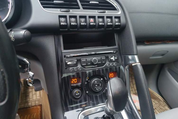 Used Peugeot 3008 2013 1.6THP Automatic Prestige Edition Audio And AC Panel