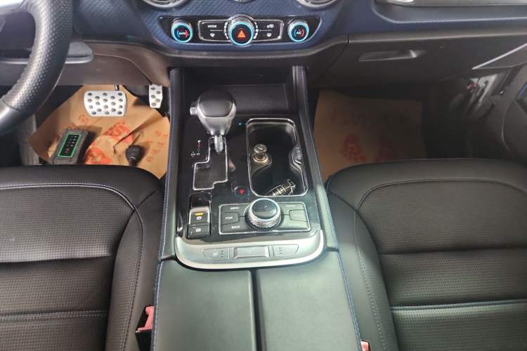 Used BAIC Off-Road BJ40 2019 PLUS 2.3T Automatic Four-Wheel Drive Flagship Edition China VI Emission Standard Gear Lever