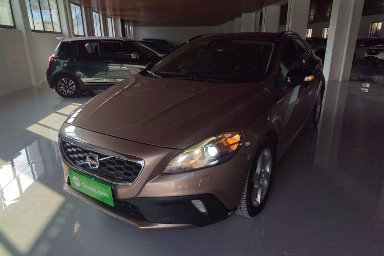 Used Volvo V40 2014 Cross Country 2.0T Zhiyi Edition