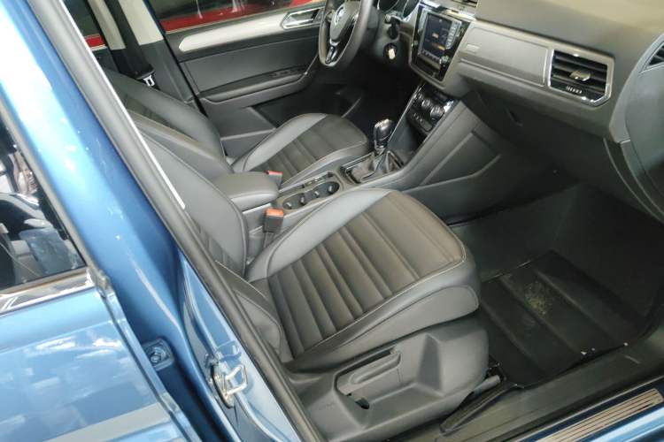 Used Volkswagen Touran 2018 Volkswagen Touran L 280TSI DSG Comfort Edition 7 Seats China V Emission Standard Right Front Seat