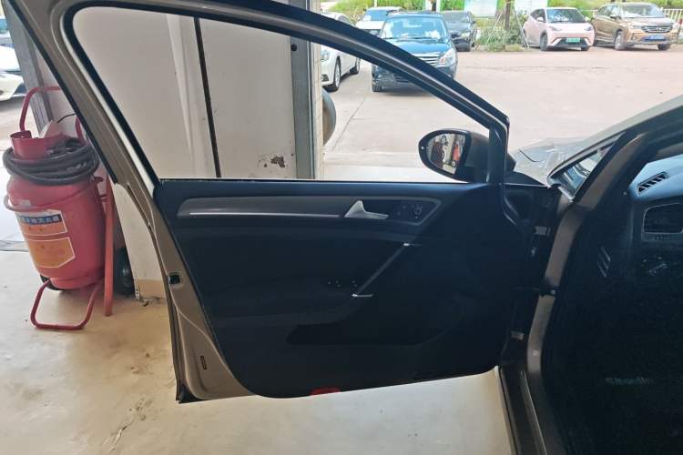 Used Volkswagen Golf 2015 1.6L Automatic Comfort Model