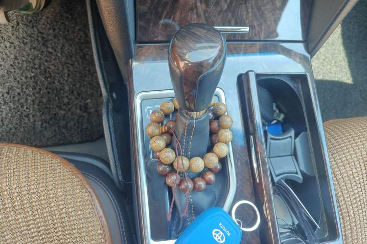 Used Toyota Camry 2016 2.5G 10th Anniversary Deluxe Navigation Edition Gear Lever