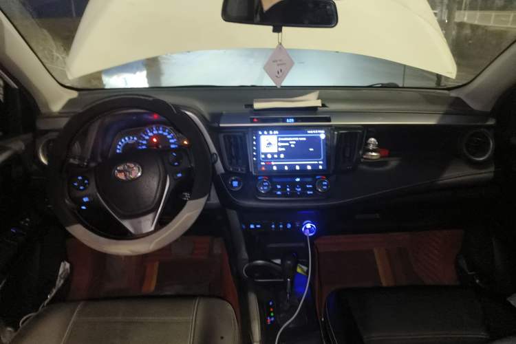 Used Toyota RAV4 2016 2.0L CVT Two-Wheel Drive Fashion Edition China V Standard