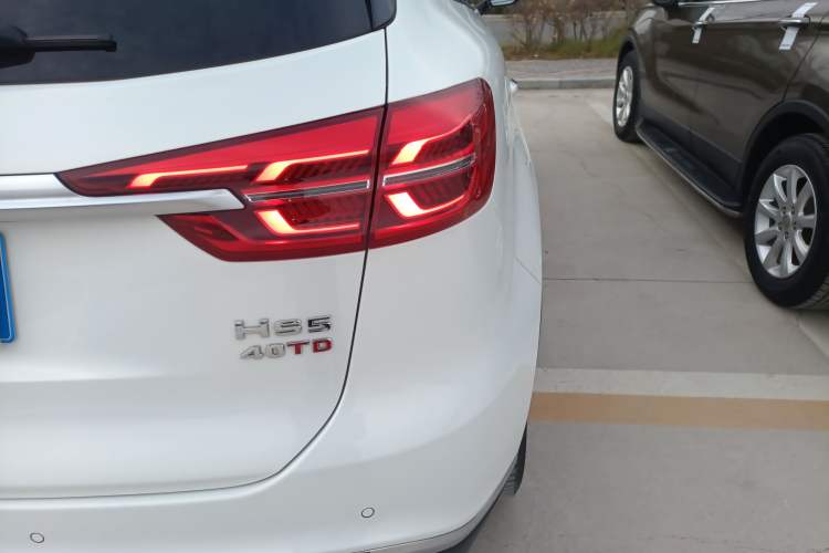 Used Hongqi HS5 2022 Facelifted Version 2.0T Smart Connect Flagship All-Wheel-Drive Edition
