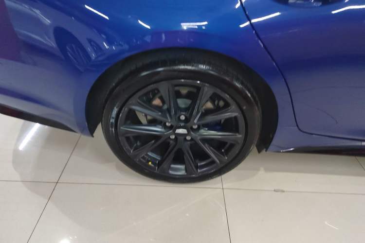 Used Cadillac CT5 2020 Revised 28T Platinum Sport Edition Right Rear Wheel Hub