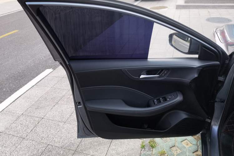 Used Roewe i5 2023 1.5L Manual Comfort Edition
