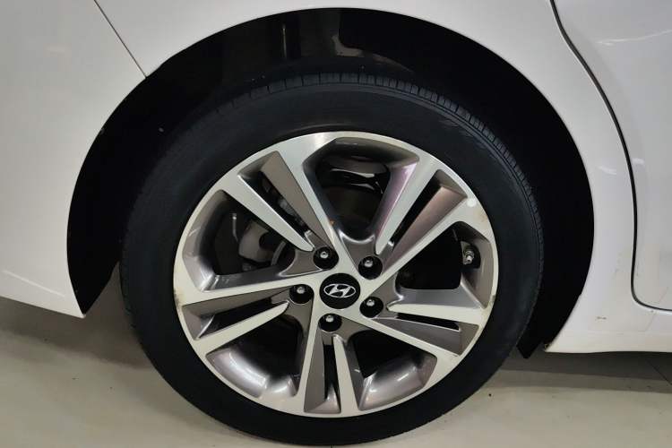 Used Hyundai Elantra (6th Generation / Lingdong) 2016 1.6L Automatic ZhiXuan · Luxury Version Right Rear Wheel Hub