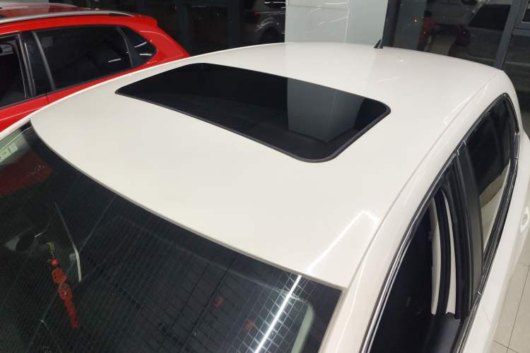 Used Volkswagen Polo 2016 1.6L Automatic Comfort Model Roof