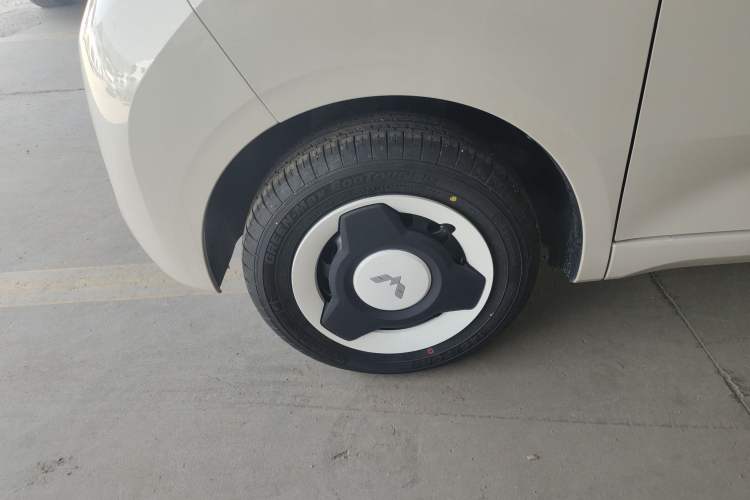 Used Wuling Hongguang MINIEV 2024 3rd Generation 215km Youth Edition Left Front Wheel Hub