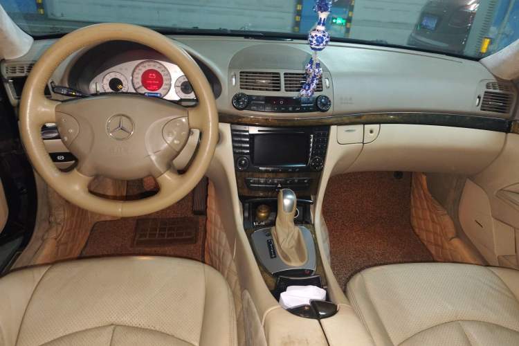 Used Mercedes-Benz E-Class 2005 E 280 Center Console