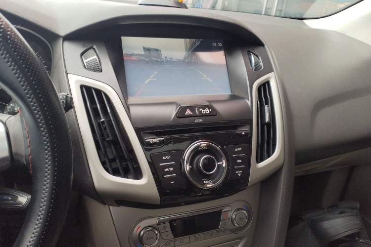 Used Ford Focus 2012 Hatchback 1.6L Automatic Fashion Edition
