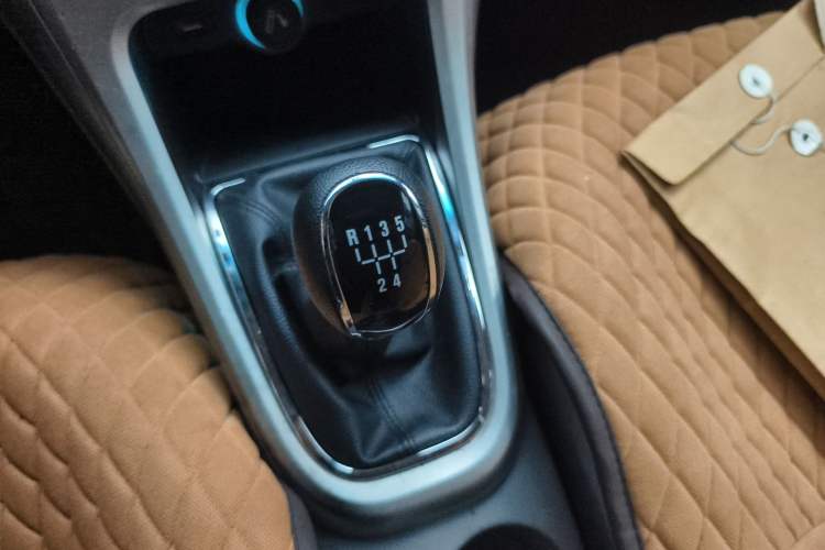 Used Buick GT 2014 XT 1.6L Manual Entry-Level Model Gear Lever