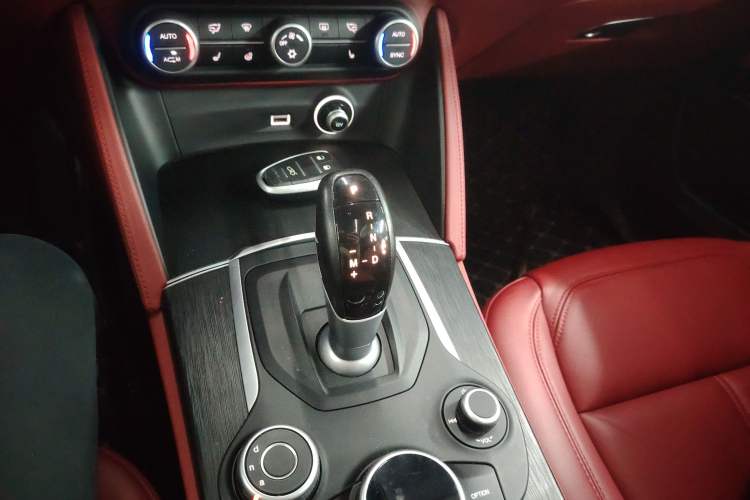 Used Alfa Romeo Stelvio 2017 2.0T 200HP Luxury Edition