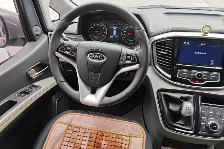 Used JAC Refine M4 2016 2.0L Manual Luxury Version