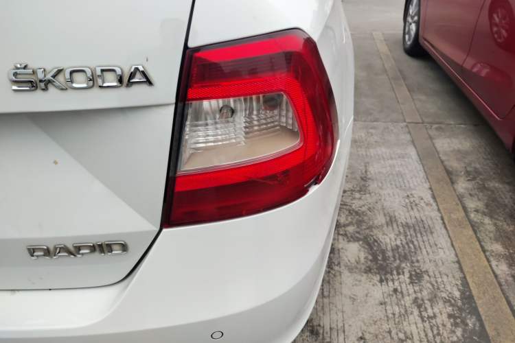 Used Skoda Rapid 2015 1.6L Manual Smart Selection Model