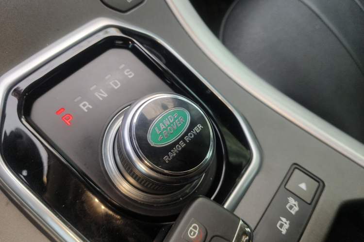 Used Land Rover Range Rover Evoque 2018 240 PS SE Smart Brilliance Edition
