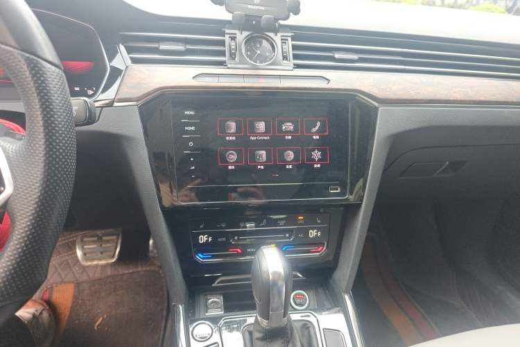 Used Volkswagen Magotan 2023 2 Million Units Limited Edition 330TSI DSG Leading Version Audio And AC Panel