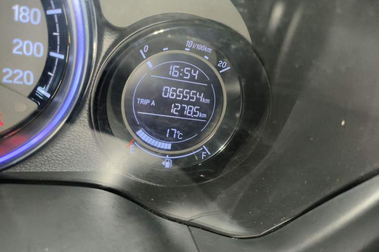 Used Honda XR-V 2021 1.5L CVT Comfort Version Odometer Close Up