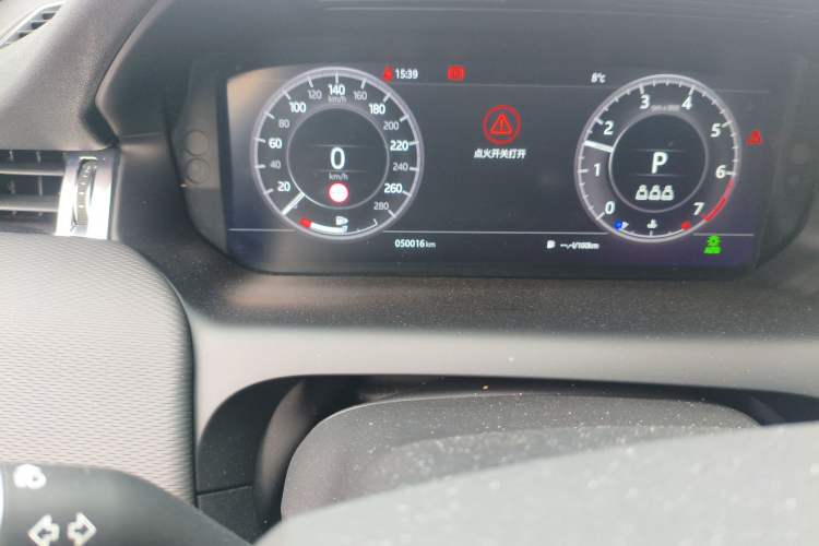 Used Land Rover Discovery Sport 2020 249 PS R-Dynamic Performance Edition Odometer Close Up