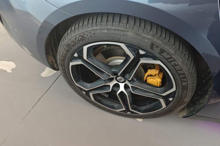 Used Xiaomi Auto SU7 2024 Four-Wheel Drive Ultra-Long Range Advanced Intelligent Driving Max Edition
