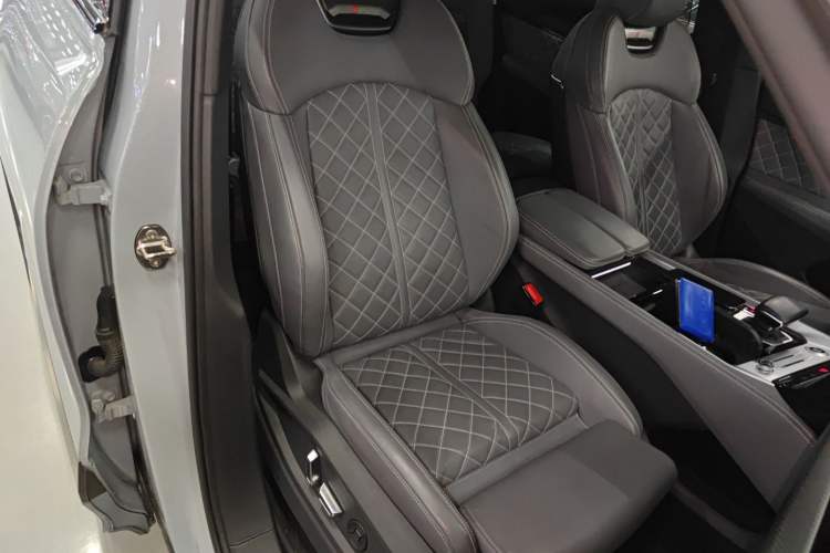 Used Audi Q6 2024 45 TFSI quattro Qiyun Edition Yulin Package 7 Seats
