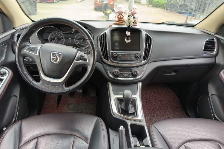 Used Baojun 560 2015 1.8L manual luxury version
