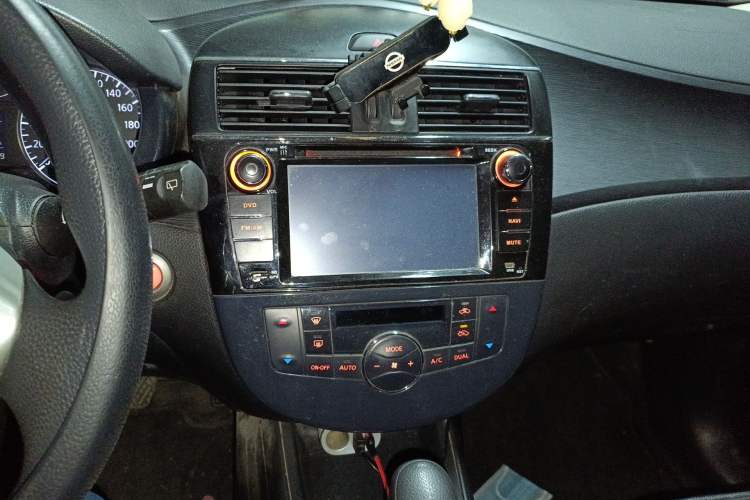 Used Nissan Tiida 2014 1.6L CVT Smart Model Audio And AC Panel