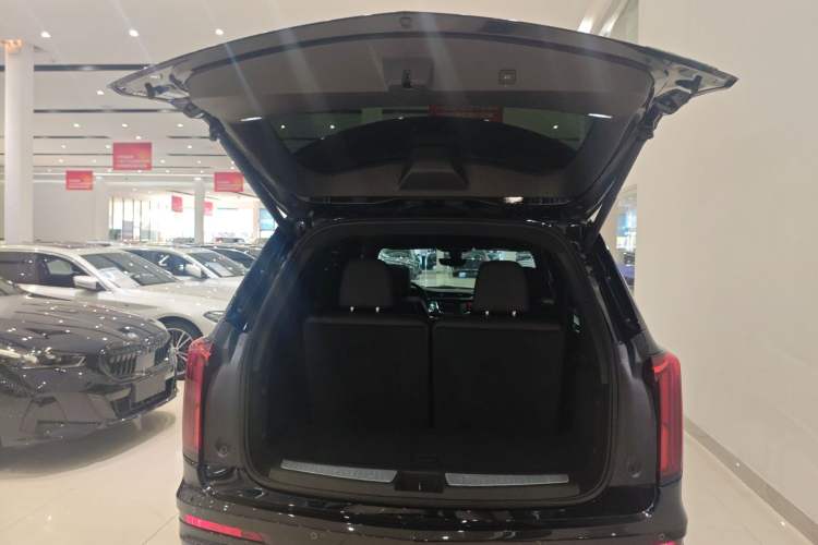 Used Cadillac XT6 2022 2.0T Six-Seater Four-Wheel-Drive Luxury Standard Edition Trunk