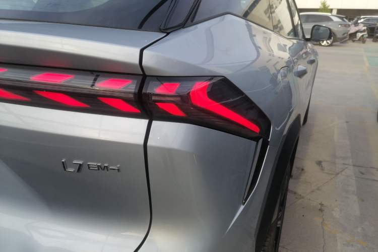 Used Geely Galaxy L7 2025 EM-i 115km Exploration+ Edition Exterior 3