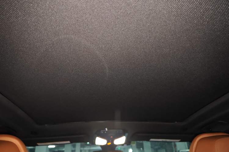 Used BMW X5 2019 xDrive40i Standard 19-inch wheels U.S. specification