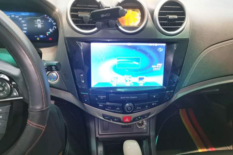 Used BYD S7 2015 2.0T Upgraded Automatic Flagship Version Audio And AC Panel