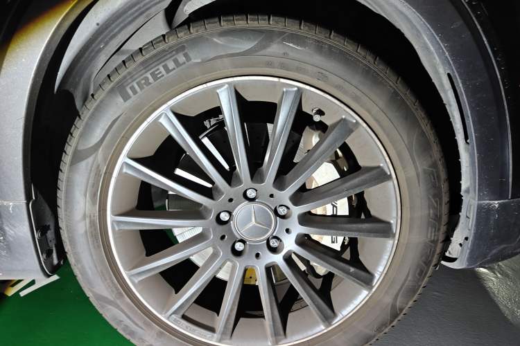 Used Mercedes-Benz GLB AMG 2022 AMG GLB 35 4MATIC Right Front Wheel Hub