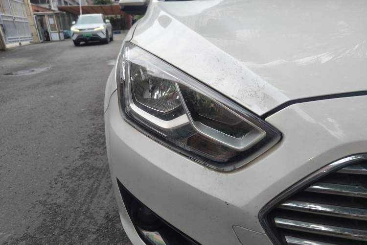 Used Ford Escort 2015 1.5L Automatic Fashion Model Right Front Headlight