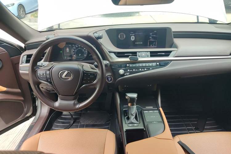 Used Lexus ES 2020 300h Premier Edition Audio And AC Panel