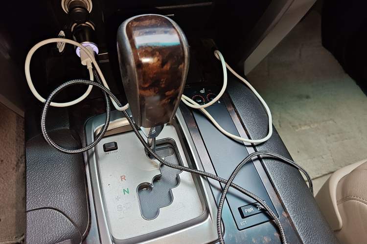 Used Toyota Land Cruiser 2010 4.0L Automatic VX Gear Lever