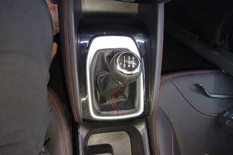 Used Brilliance V3 2020 1.6L Manual Classic Model Gear Lever