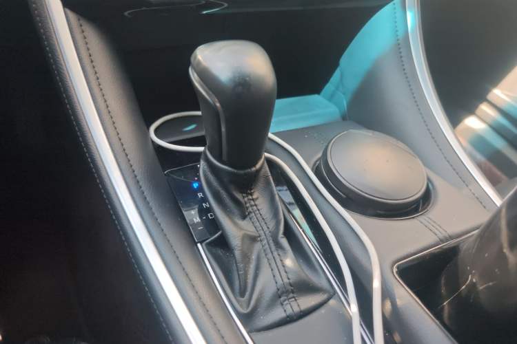 Used Toyota Avalon 2023 2.0L Luxury Edition Gear Lever