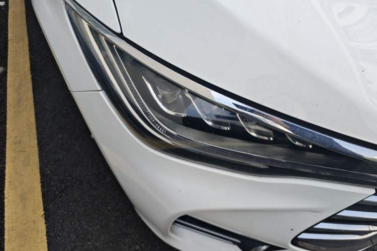 Used BYD Song MAX 2017 1.5T Automatic Smart Connect Elite 7-Seater Right Front Headlight