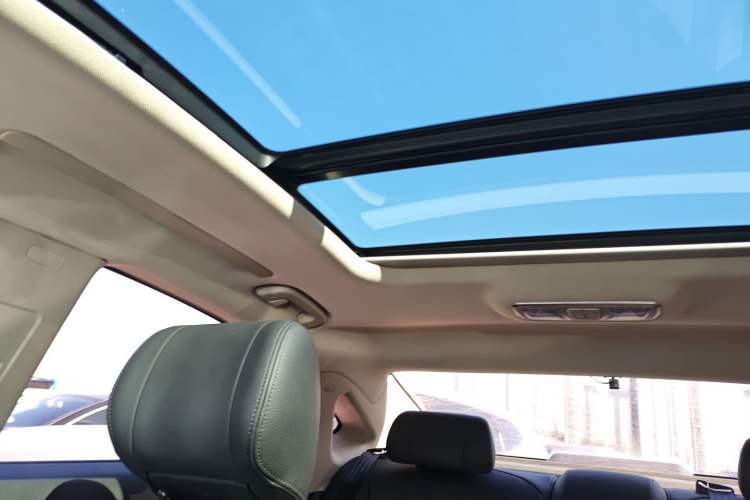 Used Geely Auto Emgrand GT 2017 2.4L Luxury Model
