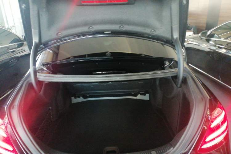 Used Mercedes-Benz E-Class 2018 Restyled E 300 L Sporty and Stylish Edition
